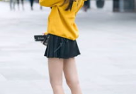 黑色卫衣短裙小姐姐图片,黑色卫衣短裙小姐姐的率性风采