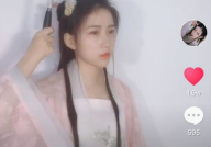 抖音古风小姐姐自弹吉他,抖音小姐姐弹奏吉他，演绎诗意人生